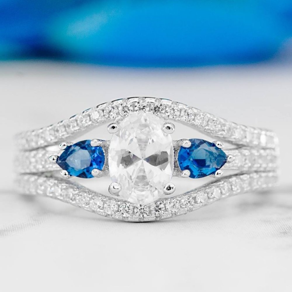 Blue Sapphire Oval Gemstone ring, size 7, 925 Sterling Silver Charmed Aroma